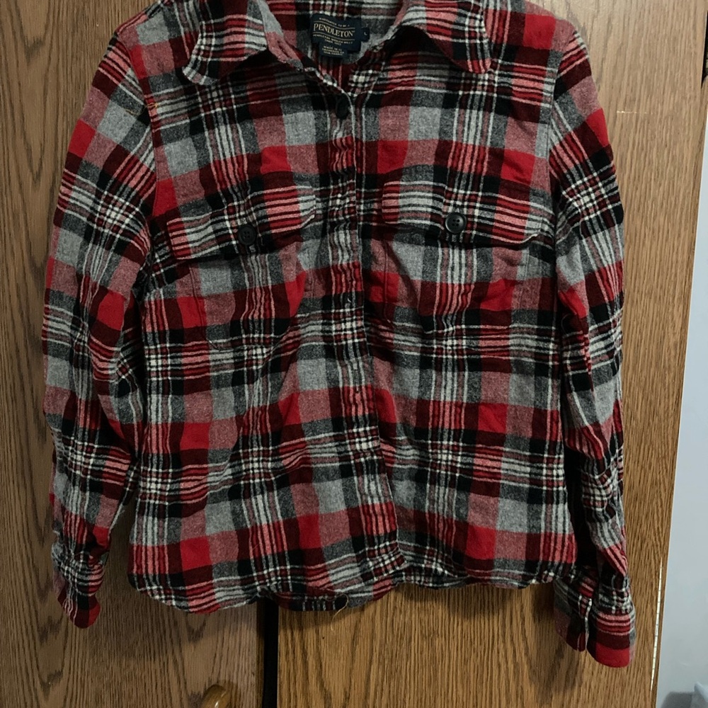 Women’s cropped Pendleton wool Red and Gray Plaid Shirt sz L